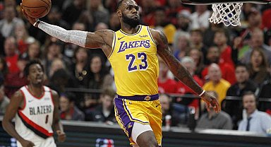 LeBron James, NBA'de 4. farklı takımda forma giyecek