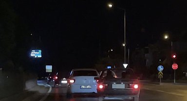 Makas atan sürücü hem yanındakileri hem trafiği tehlikeye attı
