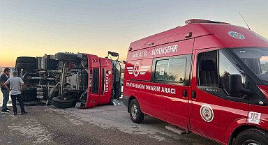Malatya'da yangın ihbarına giden itfaiye aracı devrildi: 3 yaralı