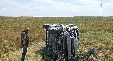 Malazgirt'te kamyonet traktörle çarpıştı: 2 yaralı