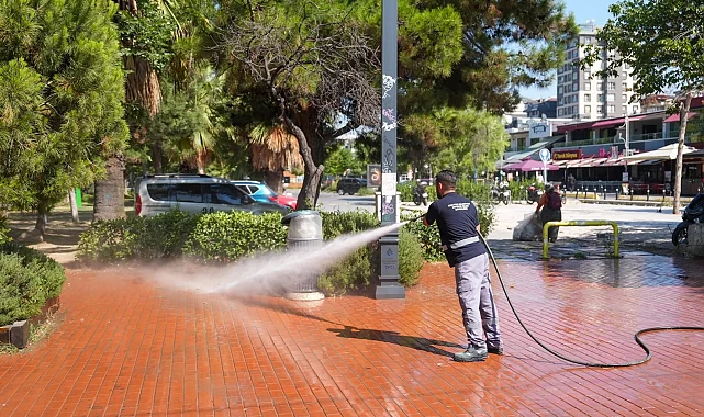 Maltepe'de toplu temizlik çalışmaları sürüyor