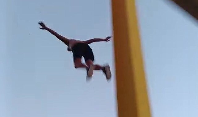 Manavgat'ta 20 metre yükseklikteki köprüden çocukların tehlikeli atlayışı