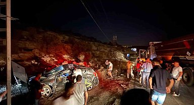 Mardin'de otomobil ile kamyonetin çarpıştığı kazada 3 kişi hayatını kaybetti, 5 kişi yaralandı