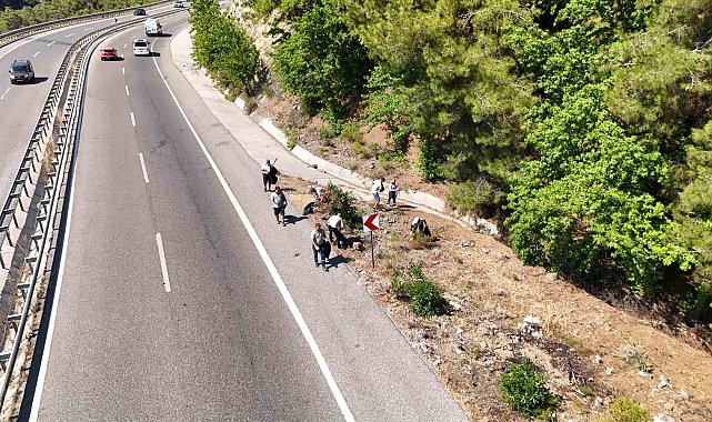 Marmaris Seyir Tepesi'nde çöp mesaisi