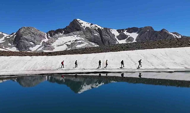 Mercan Vadisi'nde buzlar çözülüyor: Ortaya eşsiz manzaralar çıktı