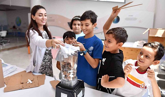 Mersin'de çocuklar yaz tatilini bilimle geçiriyor