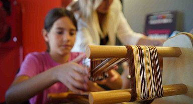 Modern yaşamın stresine geleneksel terapi: Çarpana ve kilim dokuma