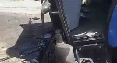 Muş'ta yolcu treninin çarptığı traktör ikiye ayrıldı