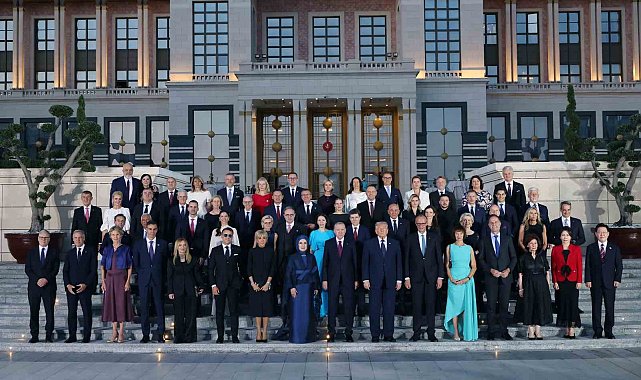 NATO liderleri Külliye'de aile fotoğrafında buluştu