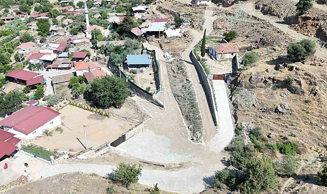 Nazilli Belediyesi Kırcaklı'da yolları yeniledi