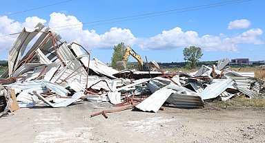 Nilüfer'de toplam 3 bin 300 metrekarelik 3 kaçak yapı yıkıldı