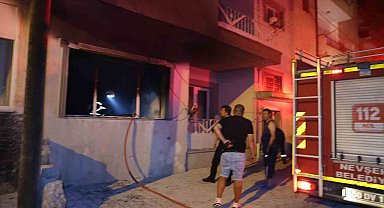 Önce ağabeyini bıçakla kovaladı, sonra evi ateşe verdi