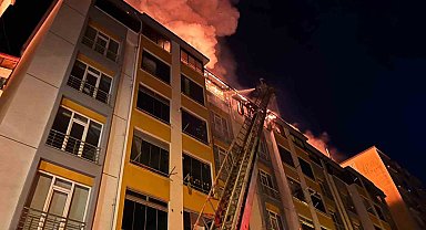 Ordu'da binanın çatı katı alevlere teslim oldu