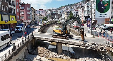 Ordu'da Bülbül Deresi üzerindeki köprü yenileniyor