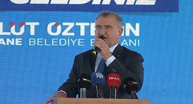 Osman Aşkın Bak: "Yüzme Bilmeyen Kalmasın' projesiyle, bu zamana kadar yaklaşık 12 milyon çocuğumuza hizmet ettik"