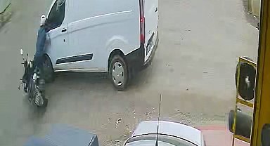 Osmaniye'de minibüsle çarpışan motosikletli yaralandı