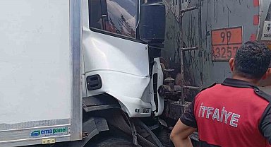 Osmaniye'de tankere arkadan çarpan tırda 2 kişi yaralandı