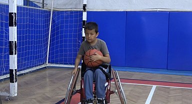 Osmaniye'de tecrübeli basketbolcular, geleceğin yıldızlarına yol gösteriyor