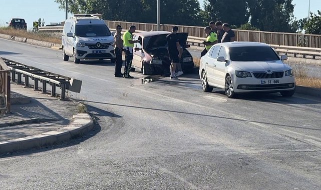 Otomobil refüje çıktı, yola dökülen yağ trafiği tehlikeye düşürdü