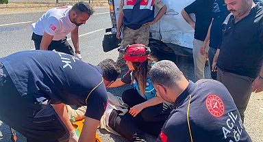 Otomobil yolcu minibüsüne arkadan çarptı: 12 yaralı