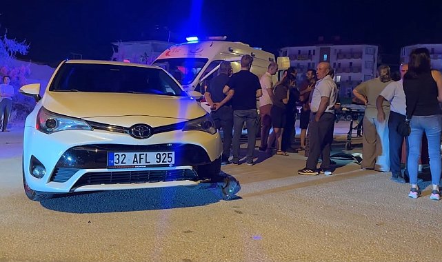 Otomobille çarpışan motosiklet kontrolden çıkınca yol kenarındaki çocuğa çarptı