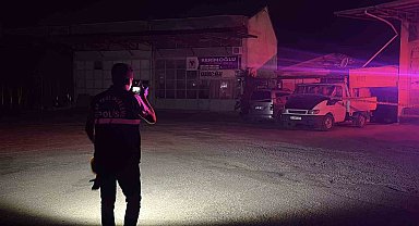 Park halindeki kamyonetten düşen şahıs ağır yaralandı