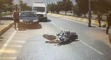 Patnos'ta motosiklet sürücüsü metrelerce sürüklendi