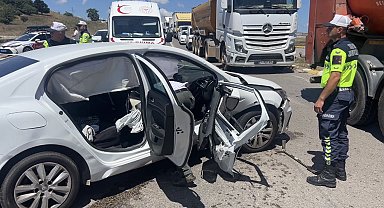 Pendik'te otomobillerin çarpıştığı kazada 2 kişi yaralandı