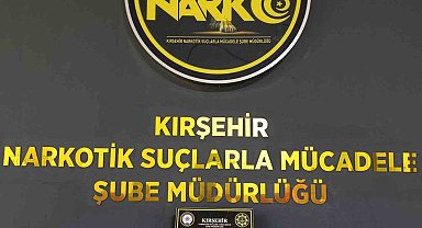 Polisin durdurduğu araçta uyuşturucu hap ele geçirildi