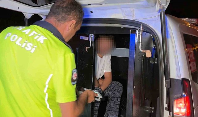 Polisin ehliyet ve kimlik istediği alkollü sürücü, "150 TL param var" dedi
