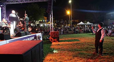 "Geleneksel Kozan Belediyesi Yaz Konserleri" başladı: Konserin en büyük alkışı özel bireye