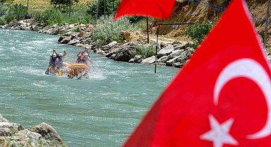 Rafting Türkiye Şampiyonası 3. ayak yarışları Çatak'ta sona erdi