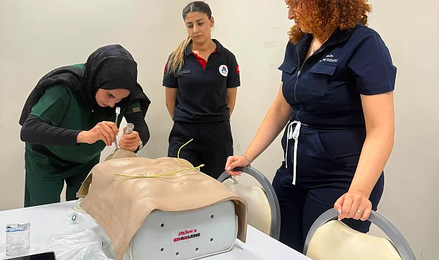 Sağlık personeline CPR eğitimi
