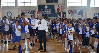 Şahinbey Belediyesi yaz spor okulu gençlere kapısını açtı