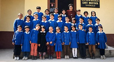 Salihli'de ilkokul arkadaşları, 28 yıl sonra buluştu