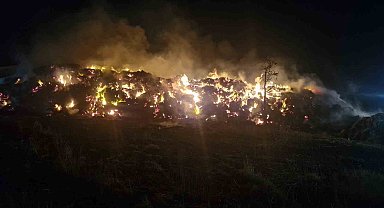 Saman balyaları alevlere teslim oldu: Yaklaşık 2 bin balya kül oldu