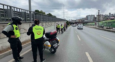 Samsun'da devrilen motosikletteki 2 kişi yaralandı