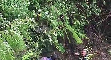 Şarampole uçan araçtan fırlayan sürücü yaralandı