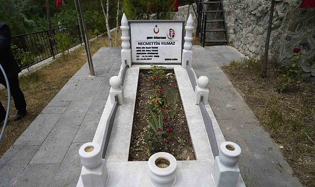 Şehit öğretmen Necmettin Yılmaz şehadetinin 9. yılında kabri başında anıldı