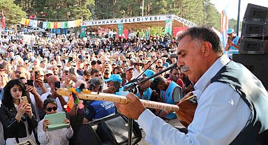 Şenkaya'da Bal Festivali'nde rekor katılım: 20 bin kişi Şirankes'te buluştu