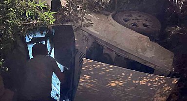 Serik'te kontrolden çıkan otomobil ağaçlık alana daldı: 1 yaralı