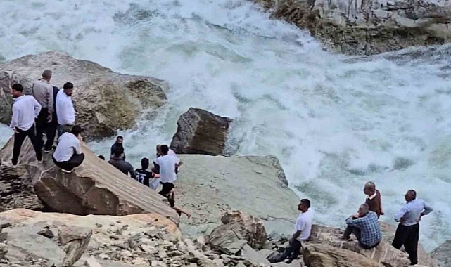 Serinlemek için girdiği Habur Çayı'nda kayboldu