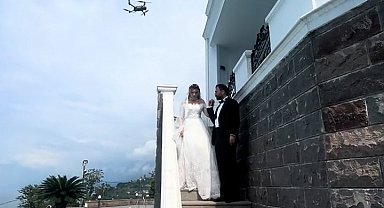 Sıcaktan bunalan gelini dron ile serinletti
