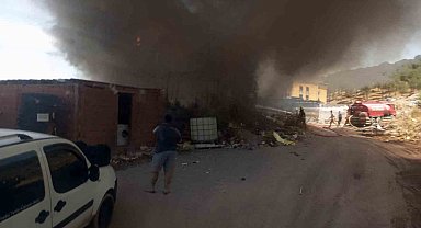 Sındırgı'da işçilerin kaldığı konteynerlerde yangın
