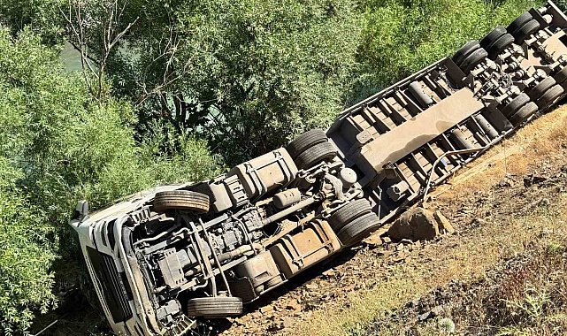 Şırnak'ta tır uçurumdan yuvarlandı: 1 yaralı