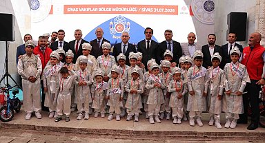 Sivas'ta çocuklar 5 asırlık vakıf geleneğiyle sünnet şöleninde buluştu