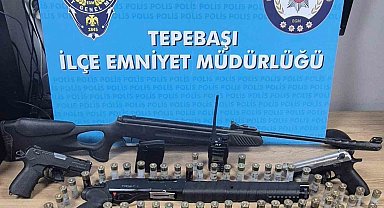 Sosyal medya hesaplarından silah fotoğrafları paylaşan 2 şüpheli yakalandı