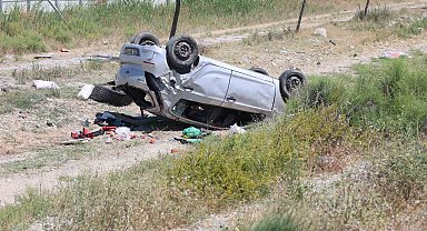 Takla atan otomobildeki 8 yaşındaki çocuk öldü, anne, baba ve kardeşi yaralandı