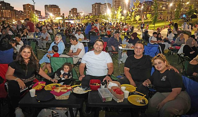 Talas'ta yaz akşamları açık hava sinemasıyla renklendi
