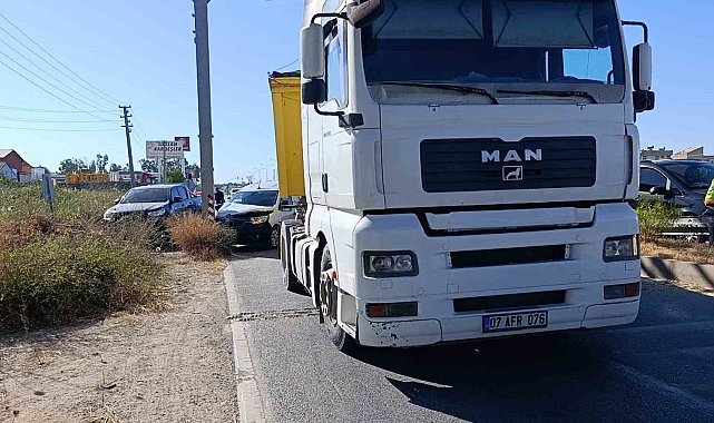 Tali yola sapan kamyona çarpmamak için Kent Güvenlik Yönetim Sistemi direğine çarptı